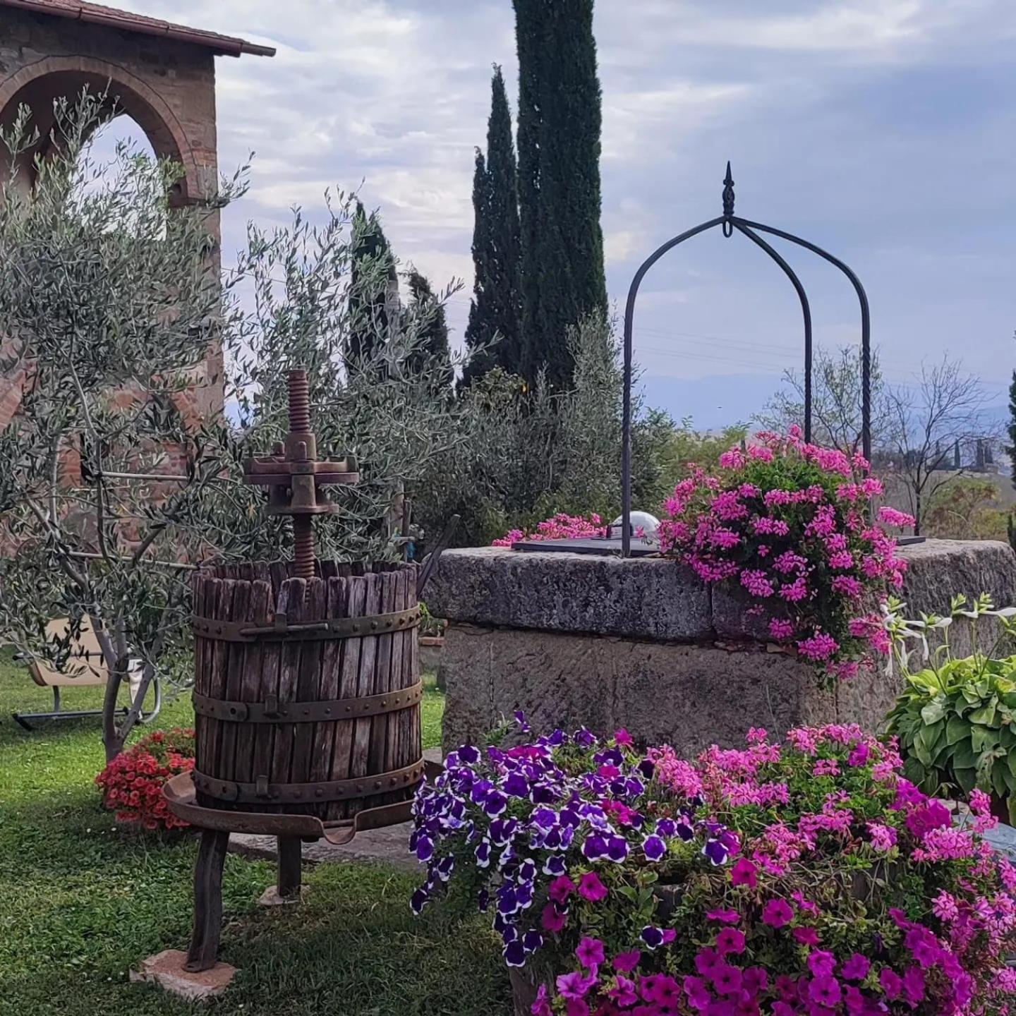 Agriturismo Il Pozzo Castiglione dʼOrcia Exteriör bild